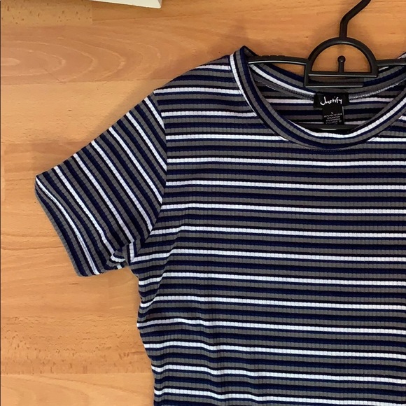 Short sleeve dress (not super tight, bit loose) - Picture 2 of 4